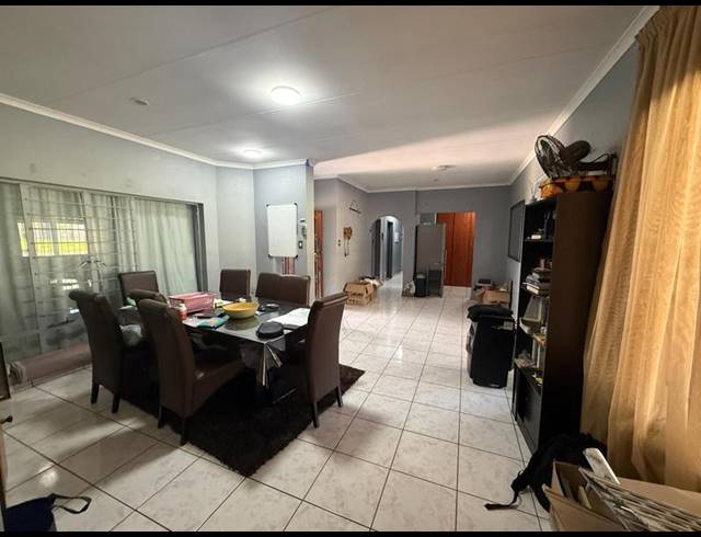 4 BEDROOM HOUSE FOR SALE IN THE REEDS